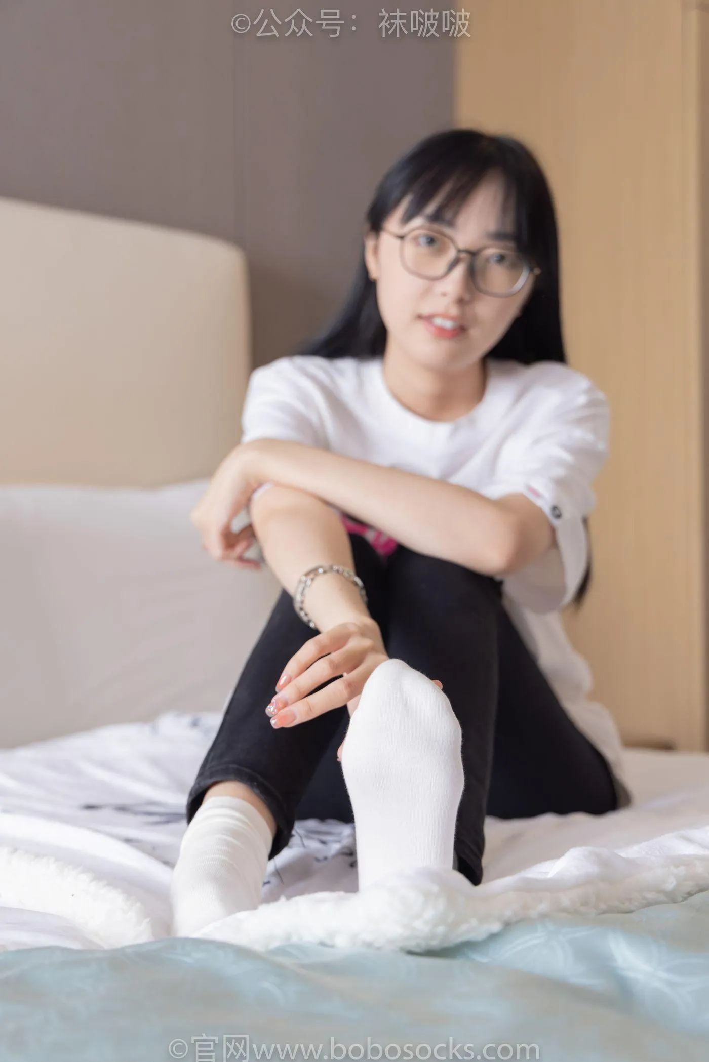 [BoBoSocks袜啵啵]NO.055 稚予-斯凯奇运动鞋、白棉袜、黑棉袜 [139P]插图